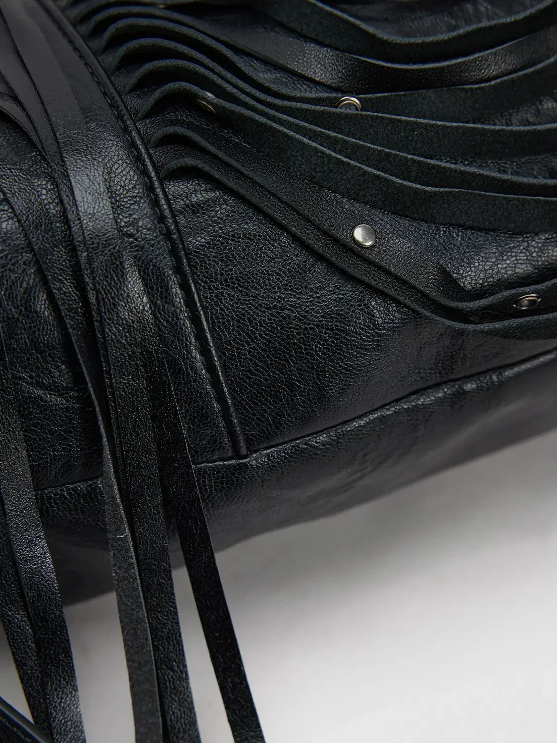 1959-fringe-tassel-detailing-soft-textured-shoulder-bag-5.webp Fringe Tassel Detailing Soft Textured Shoulder Bag