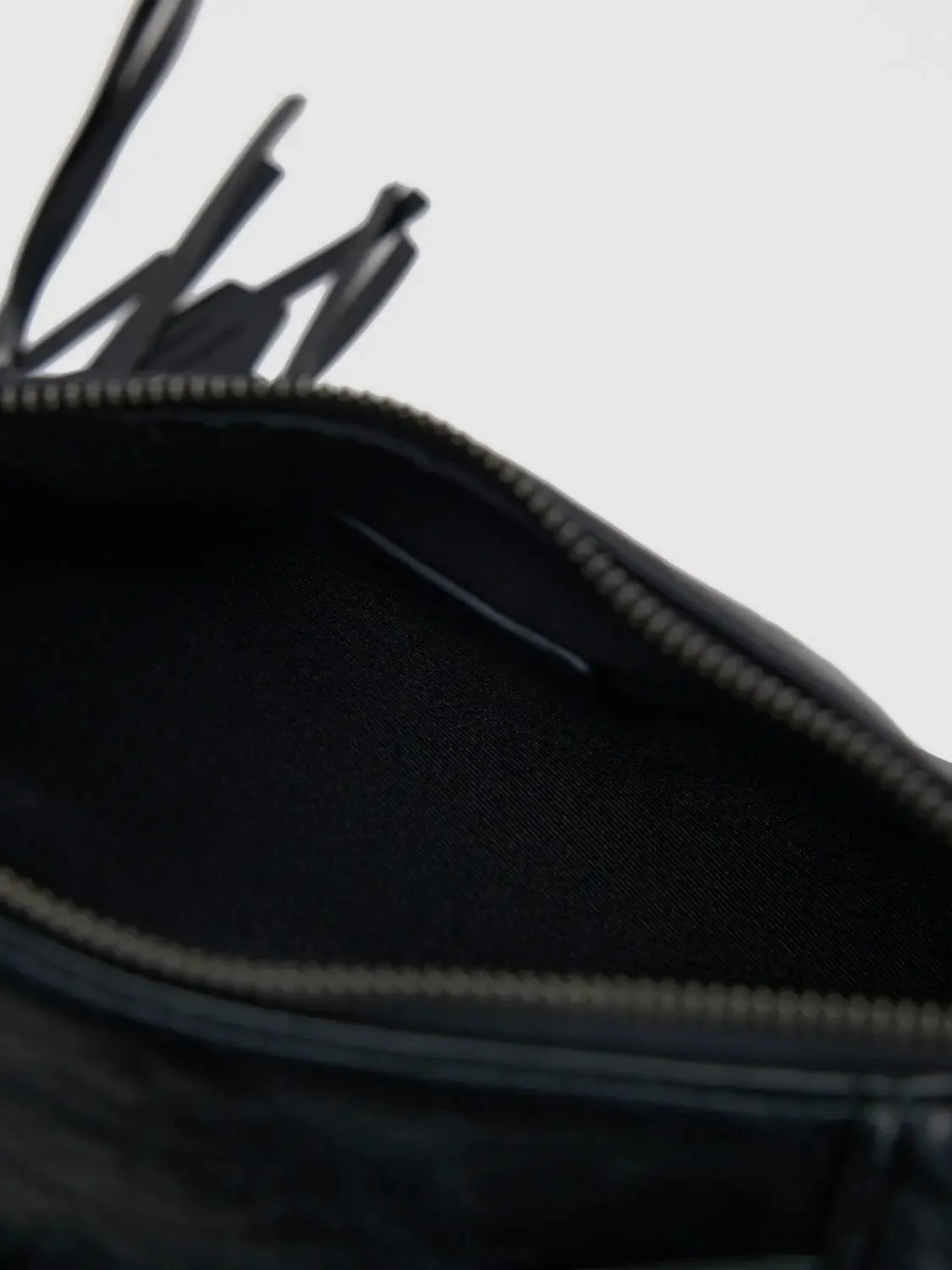 1959-fringe-tassel-detailing-soft-textured-shoulder-bag-6.webp Fringe Tassel Detailing Soft Textured Shoulder Bag