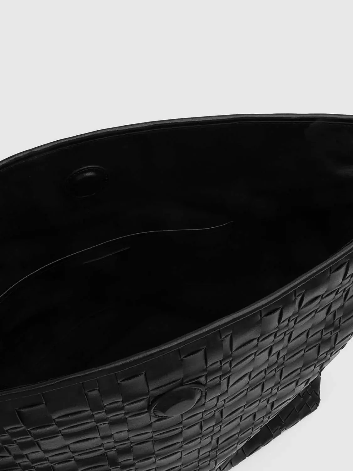19608-faux-leather-woven-shoulder-bags-12.webp Faux Leather Woven Shoulder Bags