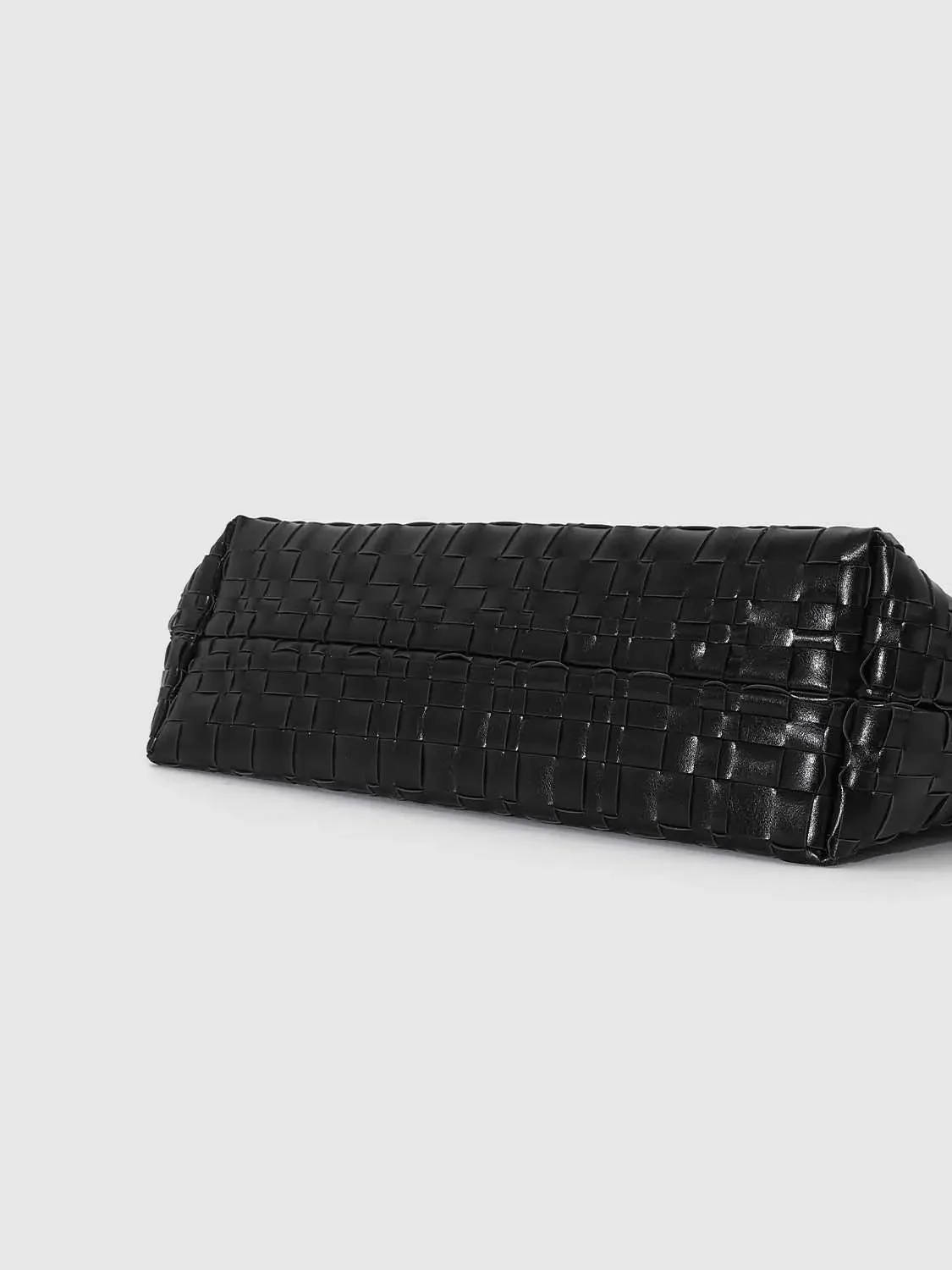 19608-faux-leather-woven-shoulder-bags-13.webp Faux Leather Woven Shoulder Bags