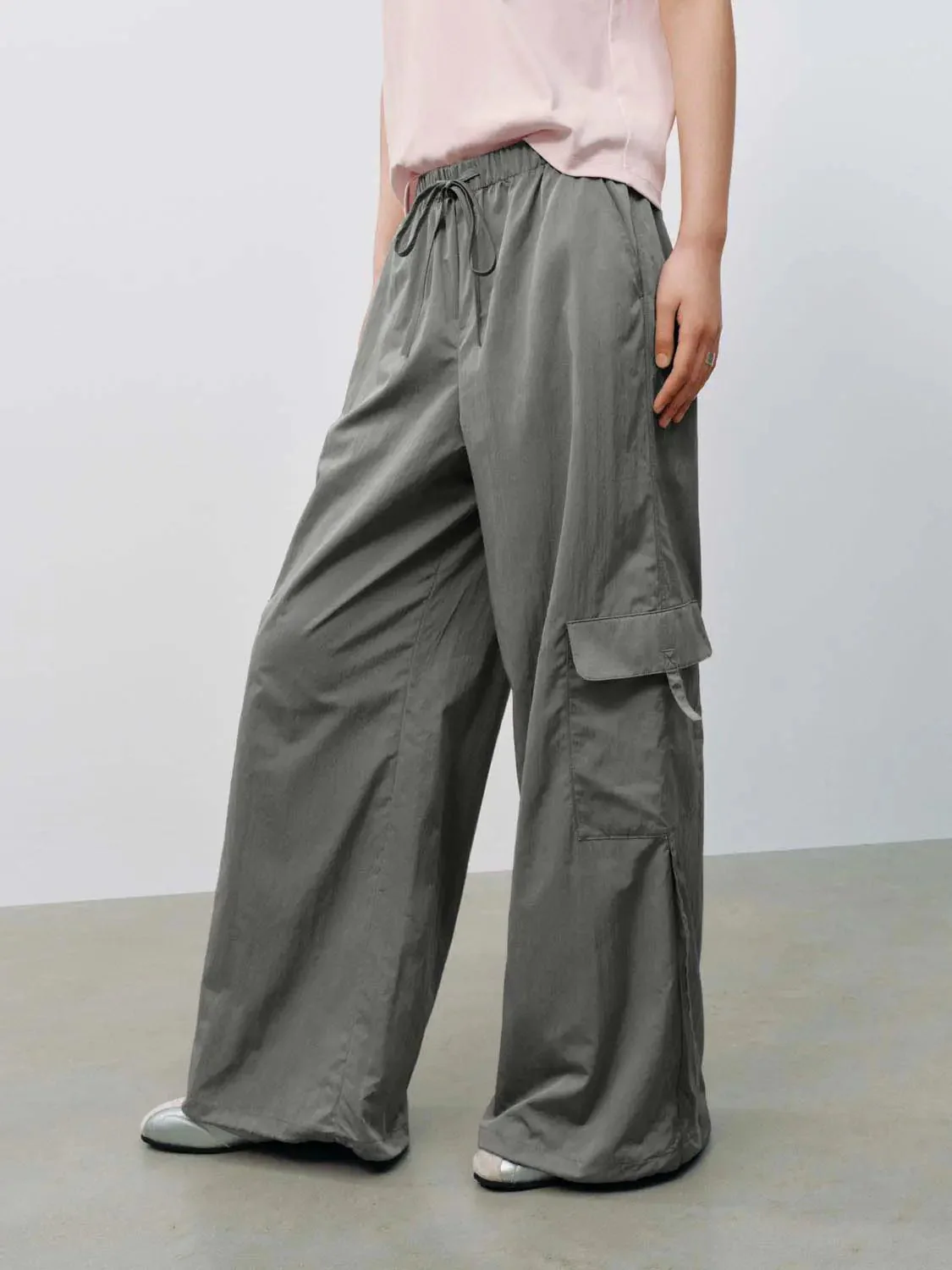19682-drawstring-wide-leg-cargo-pants-with-flap-pockets-6.webp Drawstring Wide Leg Cargo Pants With Flap Pockets