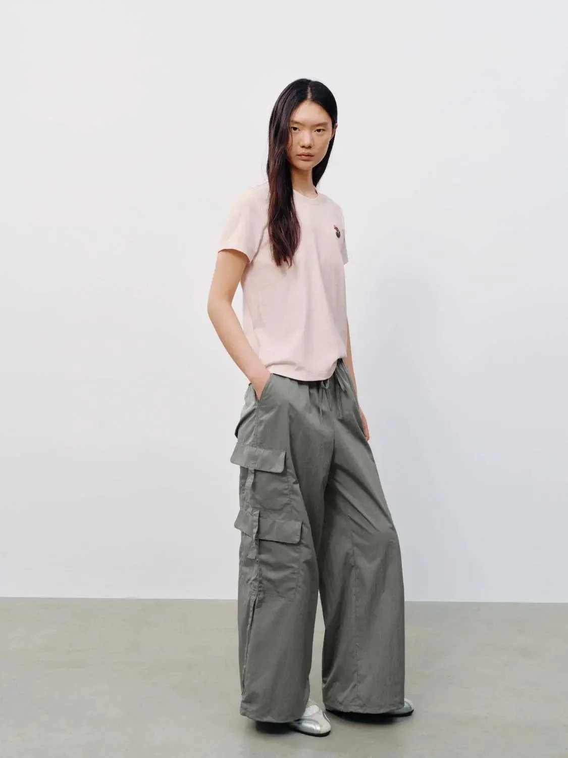 19682-drawstring-wide-leg-cargo-pants-with-flap-pockets-9.webp Drawstring Wide Leg Cargo Pants With Flap Pockets