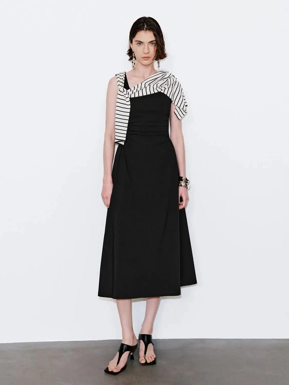197-viscose-blend-u-neck-ruched-waist-a-line-midi-dresses-3.webp Viscose Blend U-Neck Ruched Waist A-Line Midi Dresses