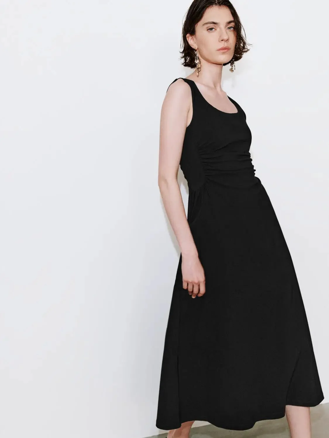 197-viscose-blend-u-neck-ruched-waist-a-line-midi-dresses-4.webp Viscose Blend U-Neck Ruched Waist A-Line Midi Dresses