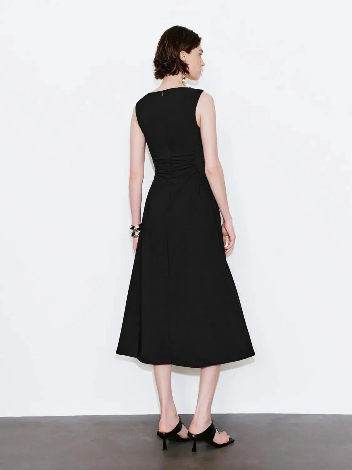 197-viscose-blend-u-neck-ruched-waist-a-line-midi-dresses-8.webp Viscose Blend U-Neck Ruched Waist A-Line Midi Dresses