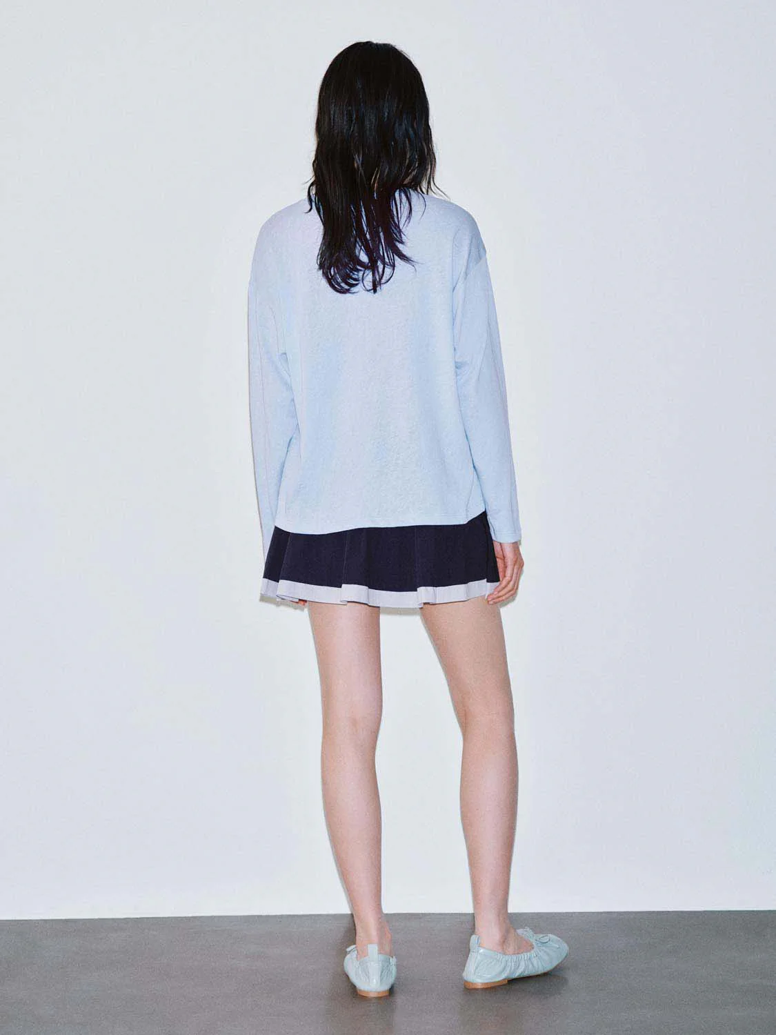 19789-contrast-hem-drawstring-pleated-mini-skirts-4.webp Contrast Hem Drawstring Pleated Mini Skirts