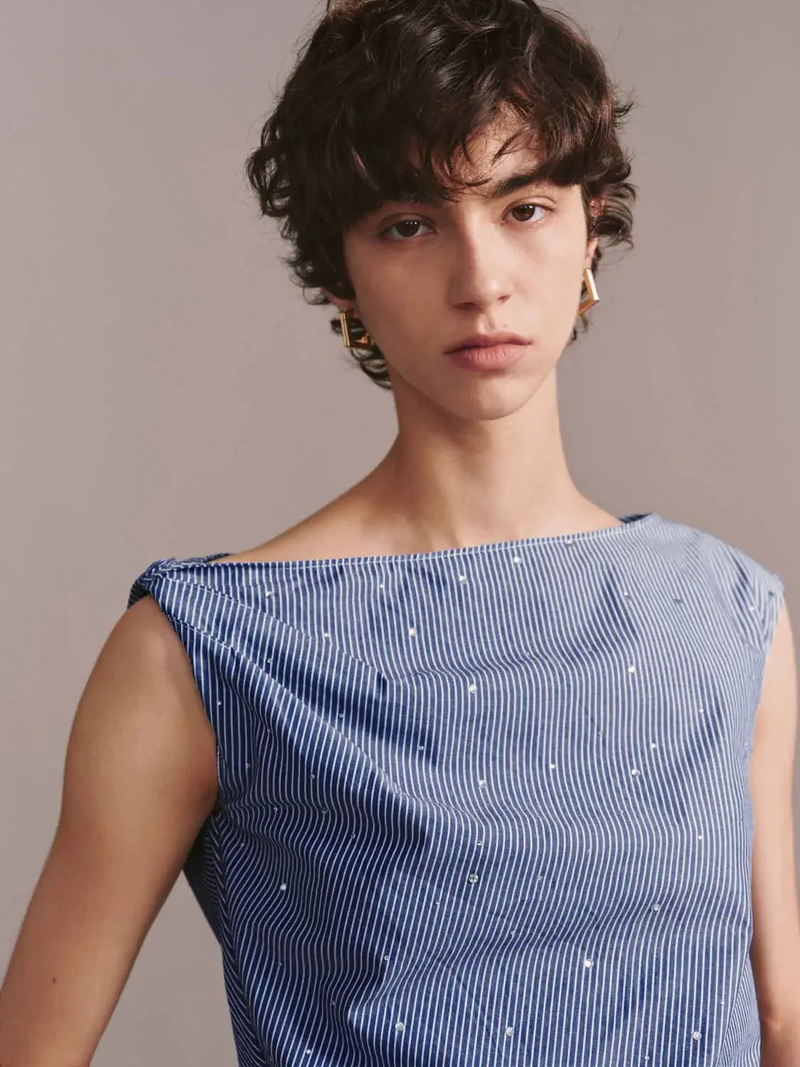 19827-slope-shoulder-sleeveless-beaded-overhead-shirts-3.webp Slope Shoulder Sleeveless Beaded Overhead Shirts