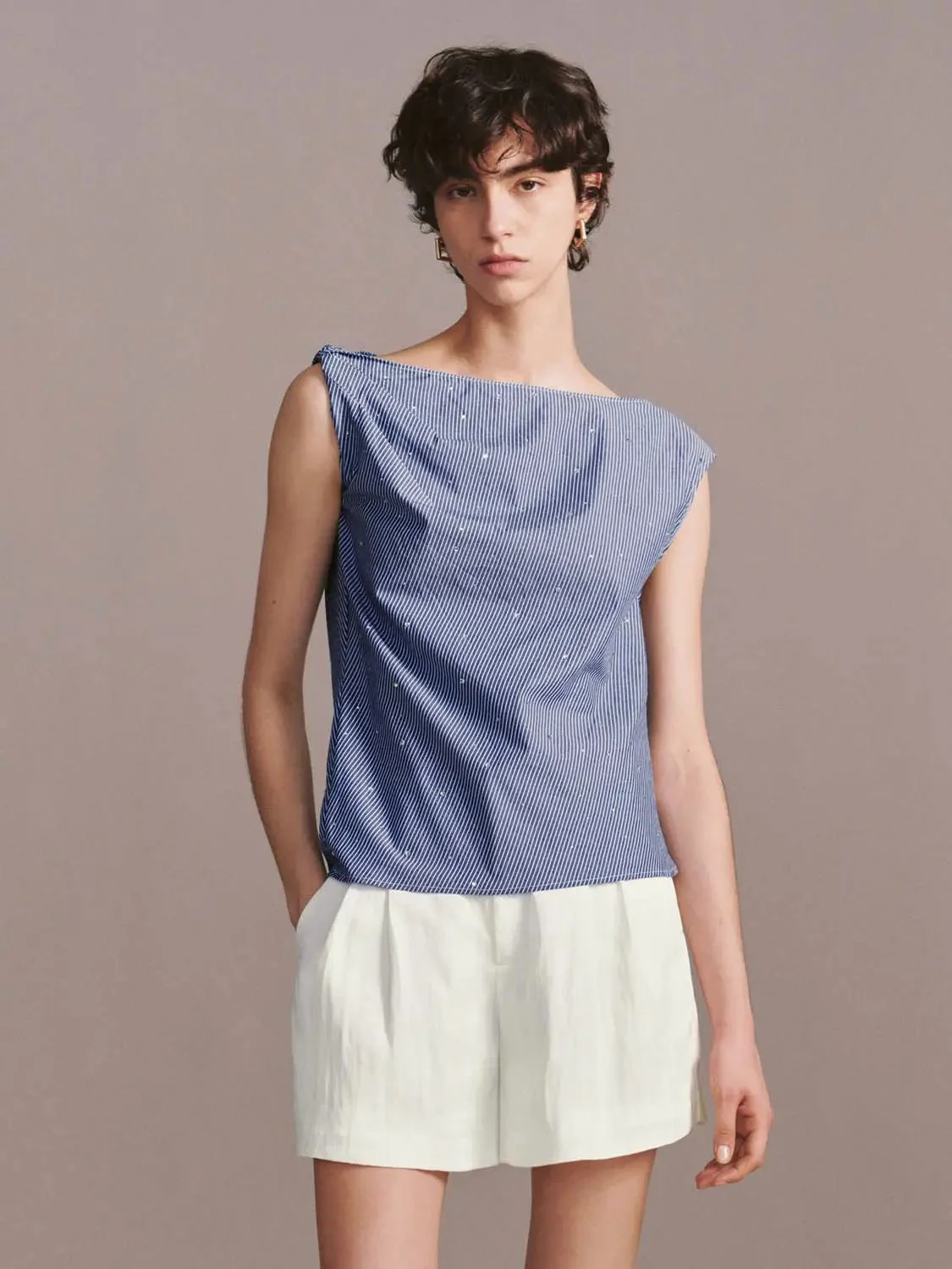 19827-slope-shoulder-sleeveless-beaded-overhead-shirts-9.webp Slope Shoulder Sleeveless Beaded Overhead Shirts