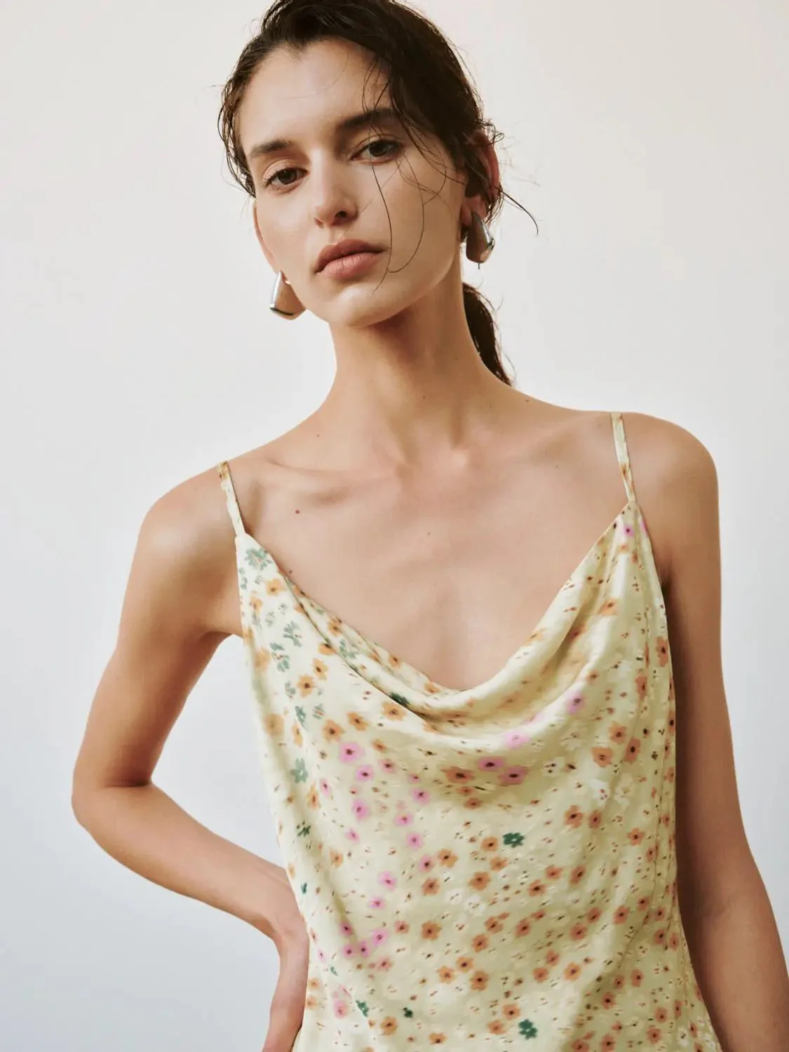 19839-floral-strappy-printed-viscose-maxi-dresses-3.webp Floral Strappy Printed Viscose Maxi Dresses