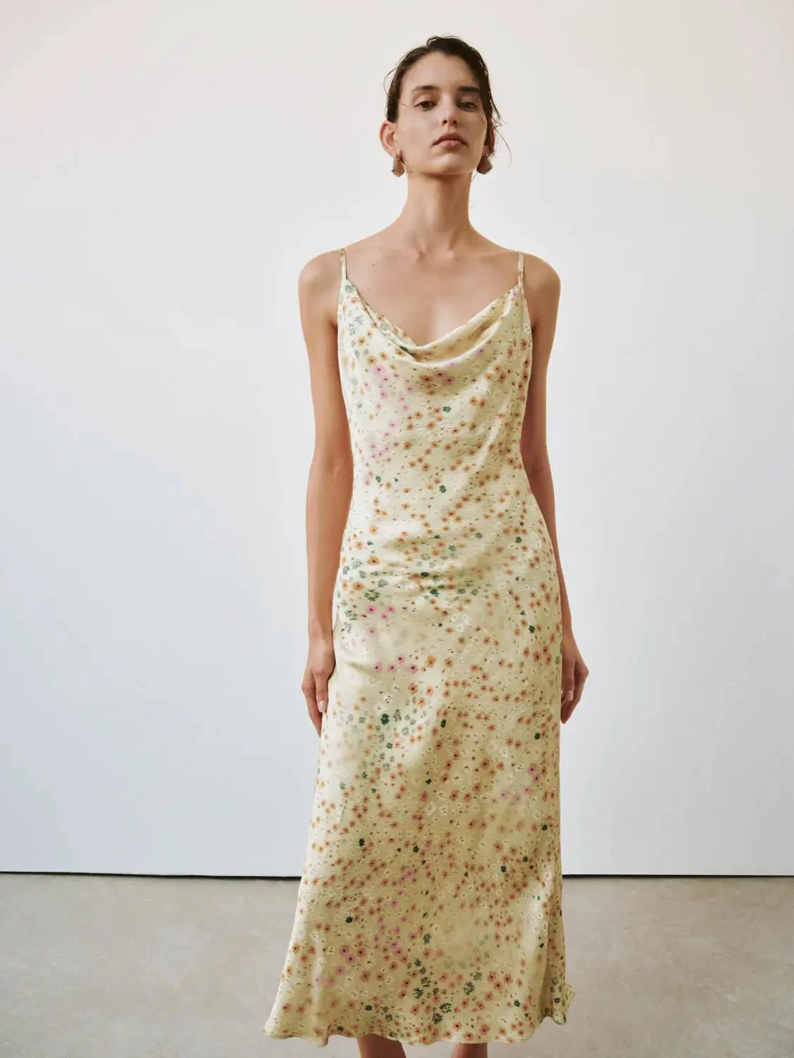19839-floral-strappy-printed-viscose-maxi-dresses-5.webp Floral Strappy Printed Viscose Maxi Dresses