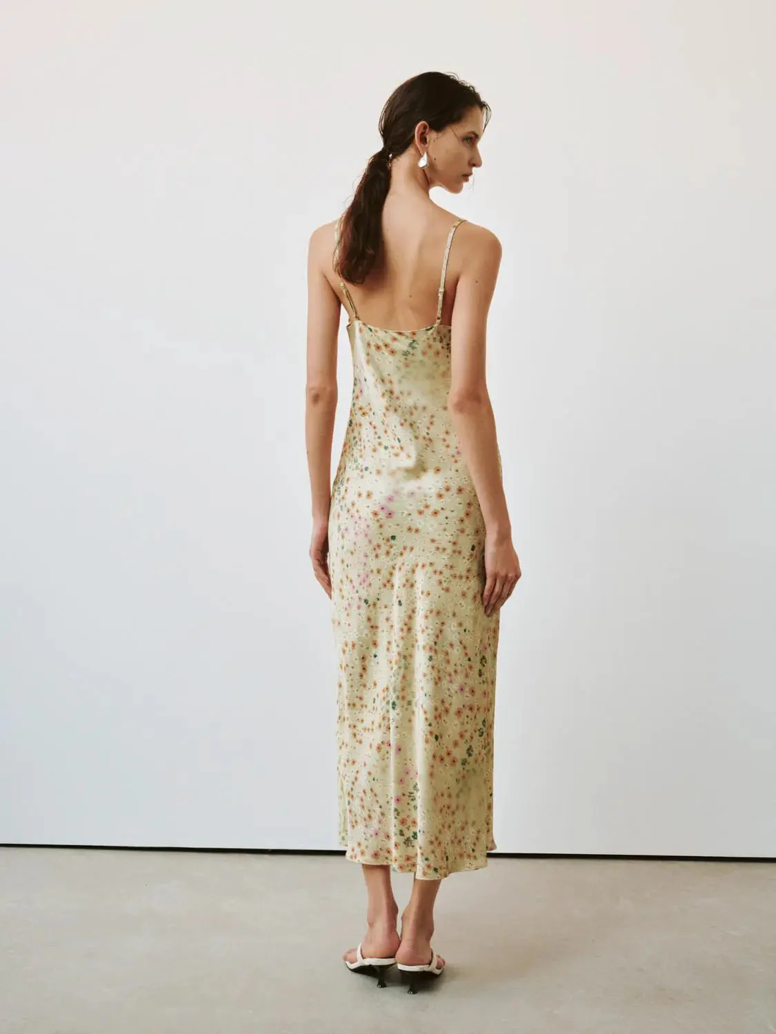 19839-floral-strappy-printed-viscose-maxi-dresses-6.webp Floral Strappy Printed Viscose Maxi Dresses