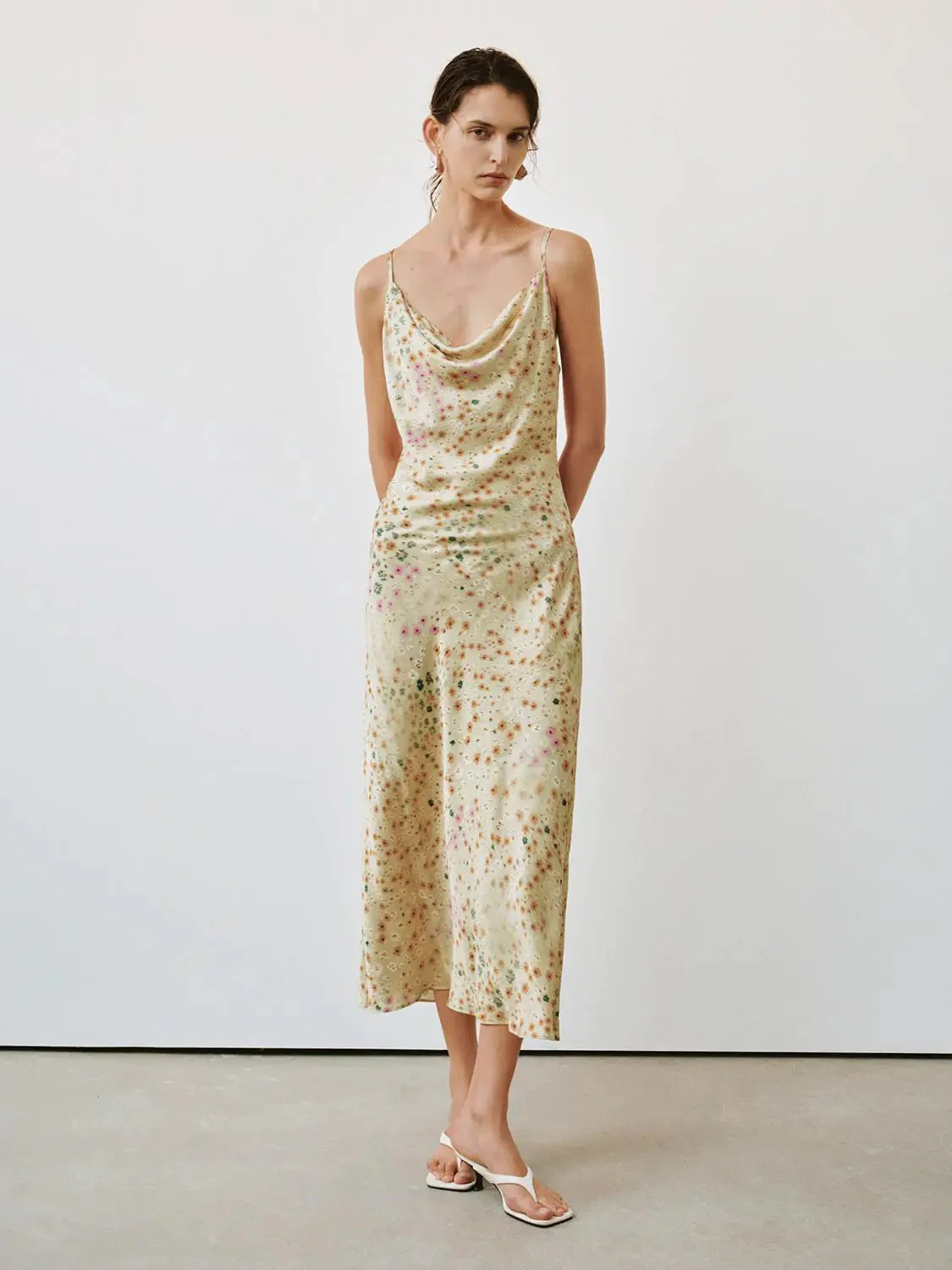 19839-floral-strappy-printed-viscose-maxi-dresses-9.webp Floral Strappy Printed Viscose Maxi Dresses