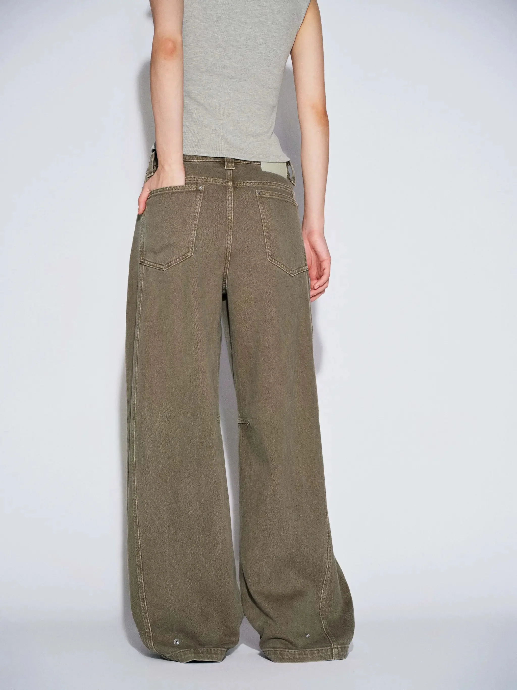 1984-barrel-leg-jeans-with-slight-stretch-denim-for-comfortable-everyday-wear-3.webp Barrel Leg Jeans With Slight Stretch Denim For Comfortable Everyday Wear