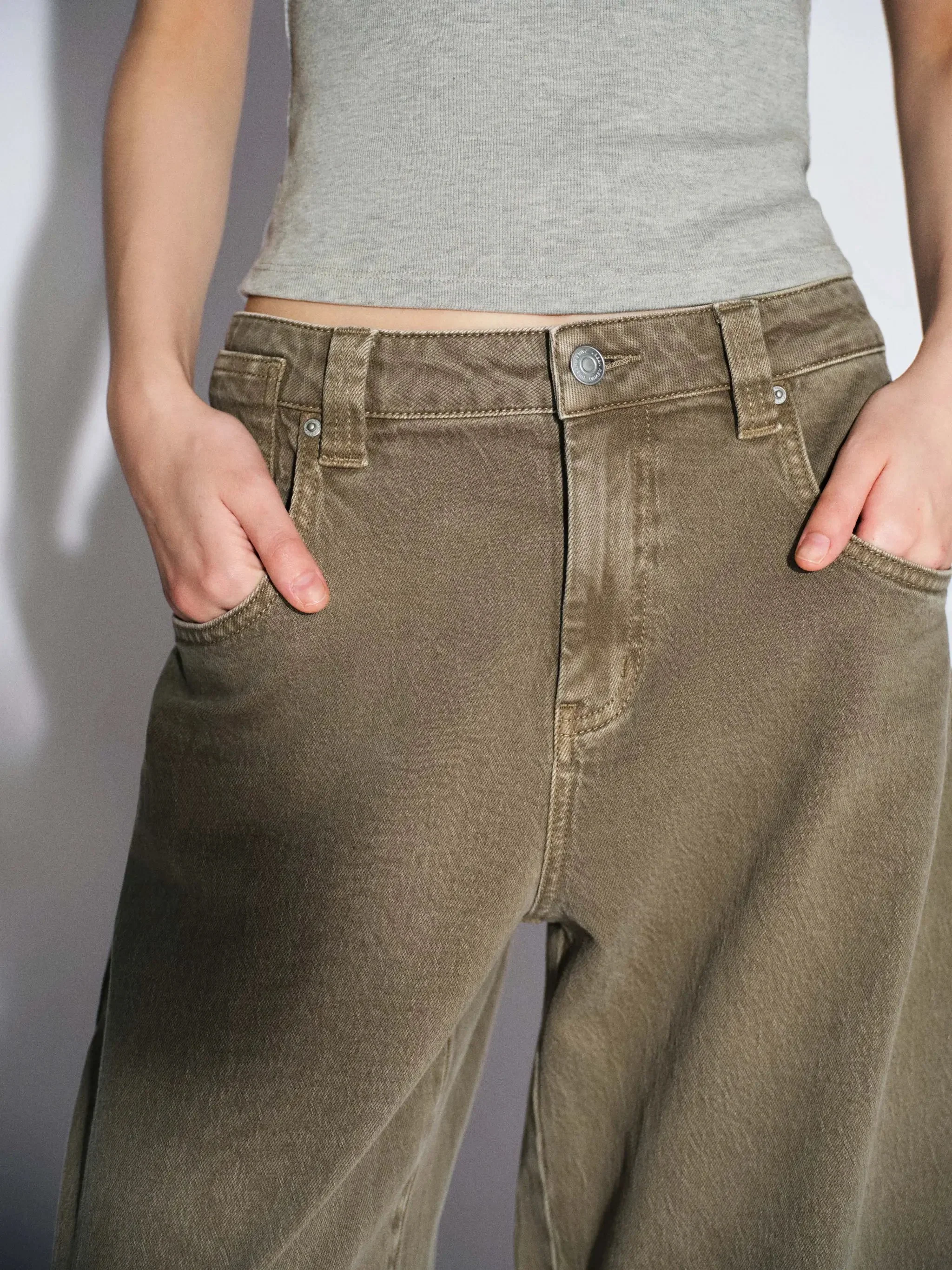 1984-barrel-leg-jeans-with-slight-stretch-denim-for-comfortable-everyday-wear-6.webp Barrel Leg Jeans With Slight Stretch Denim For Comfortable Everyday Wear