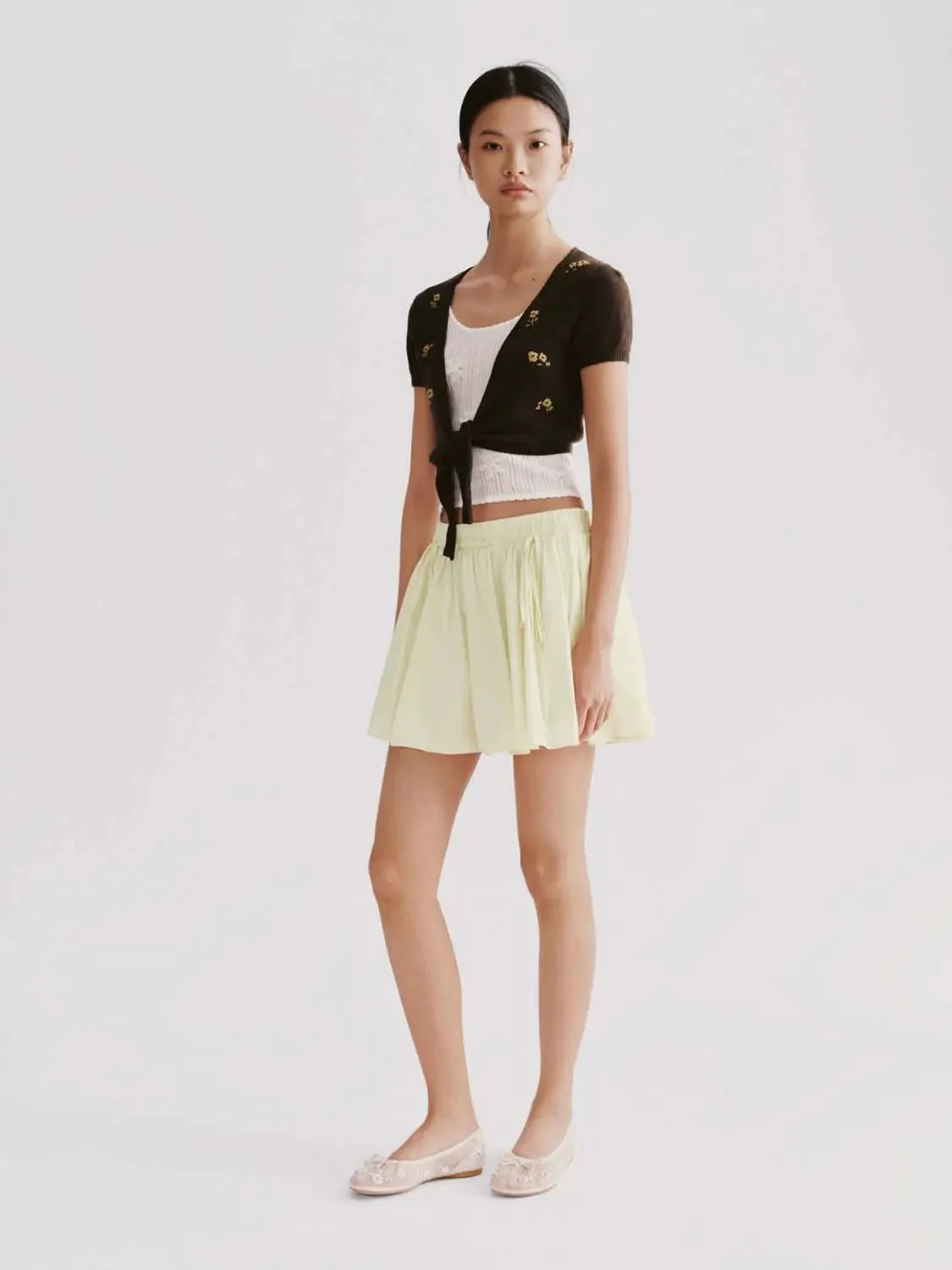 19865-string-detail-pull-on-mini-skirts-6.webp String Detail Pull On Mini Skirts