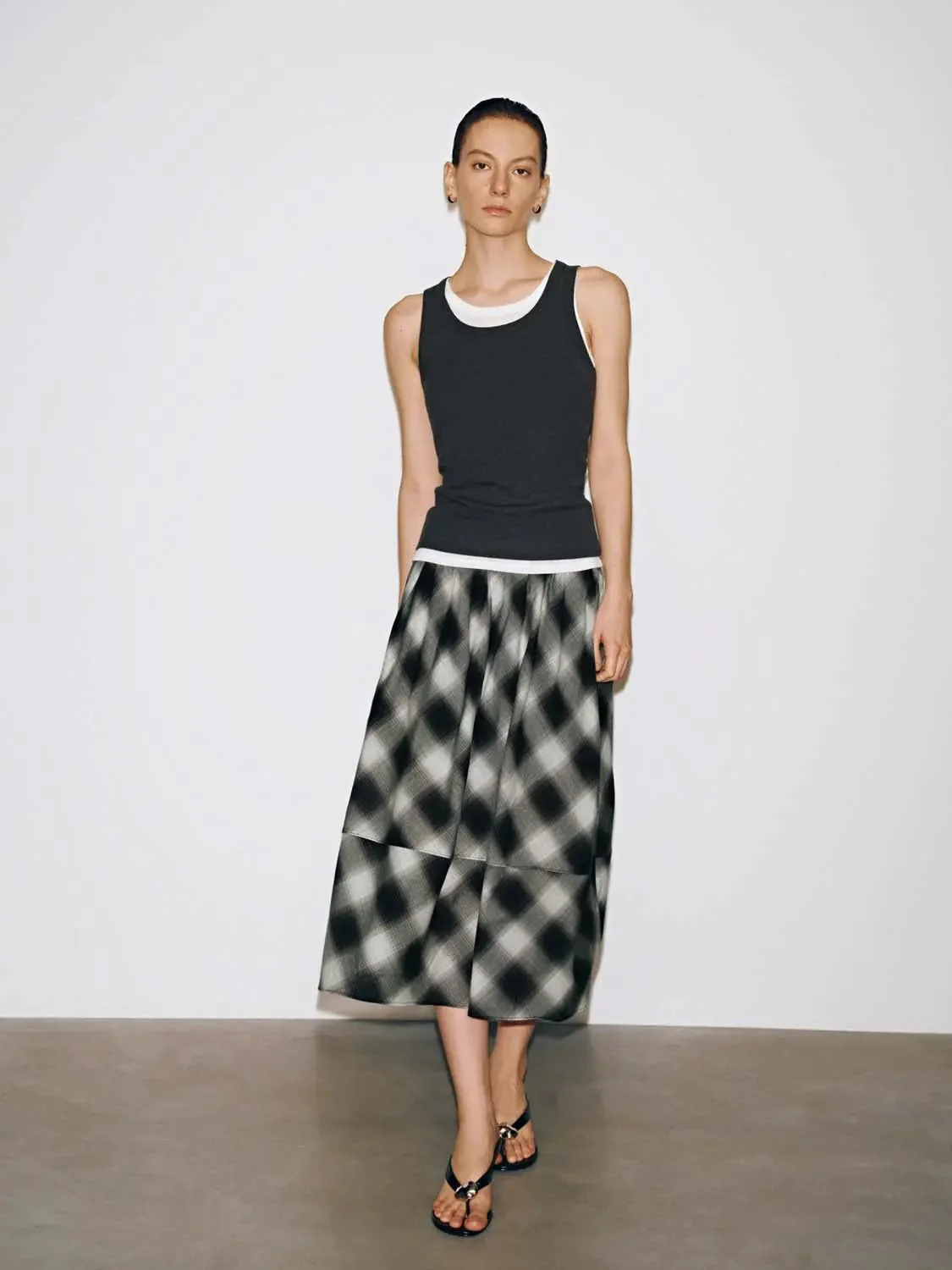 19904-viscose-cotton-blend-with-contrast-tank-tops-4.webp Viscose Cotton Blend With Contrast Tank Tops