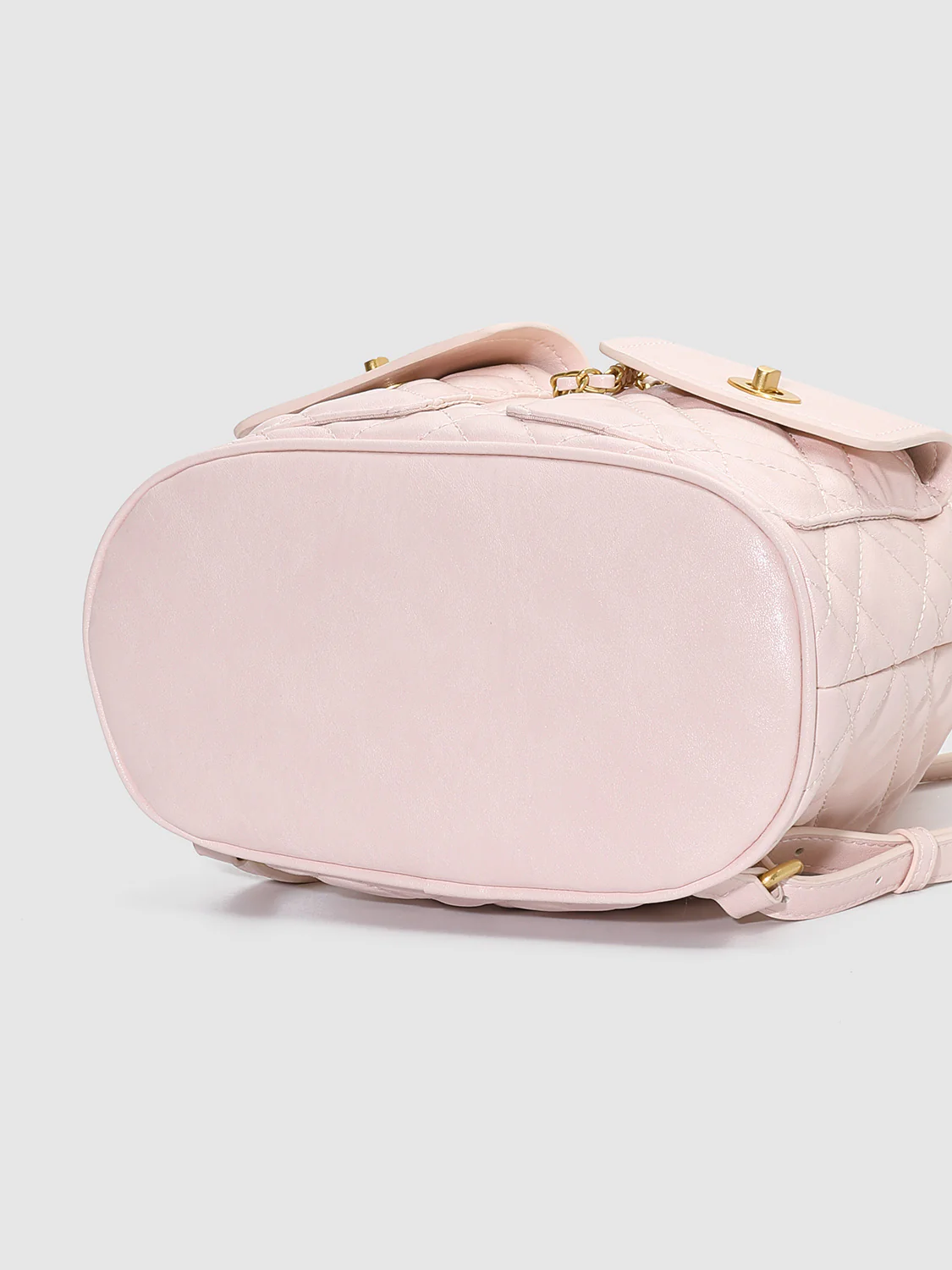 19915-faux-leather-quilted-diamond-drawstring-backpacks-13.webp Faux Leather Quilted Diamond Drawstring Backpacks