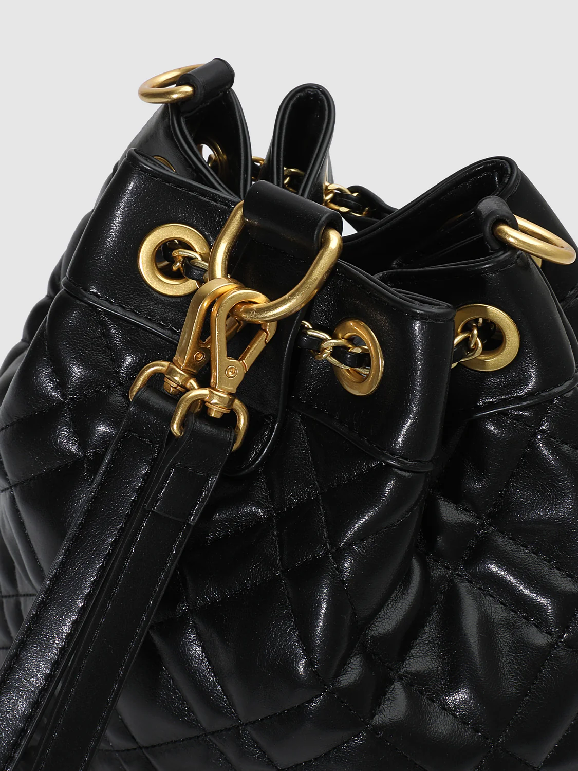19915-faux-leather-quilted-diamond-drawstring-backpacks-4.webp Faux Leather Quilted Diamond Drawstring Backpacks