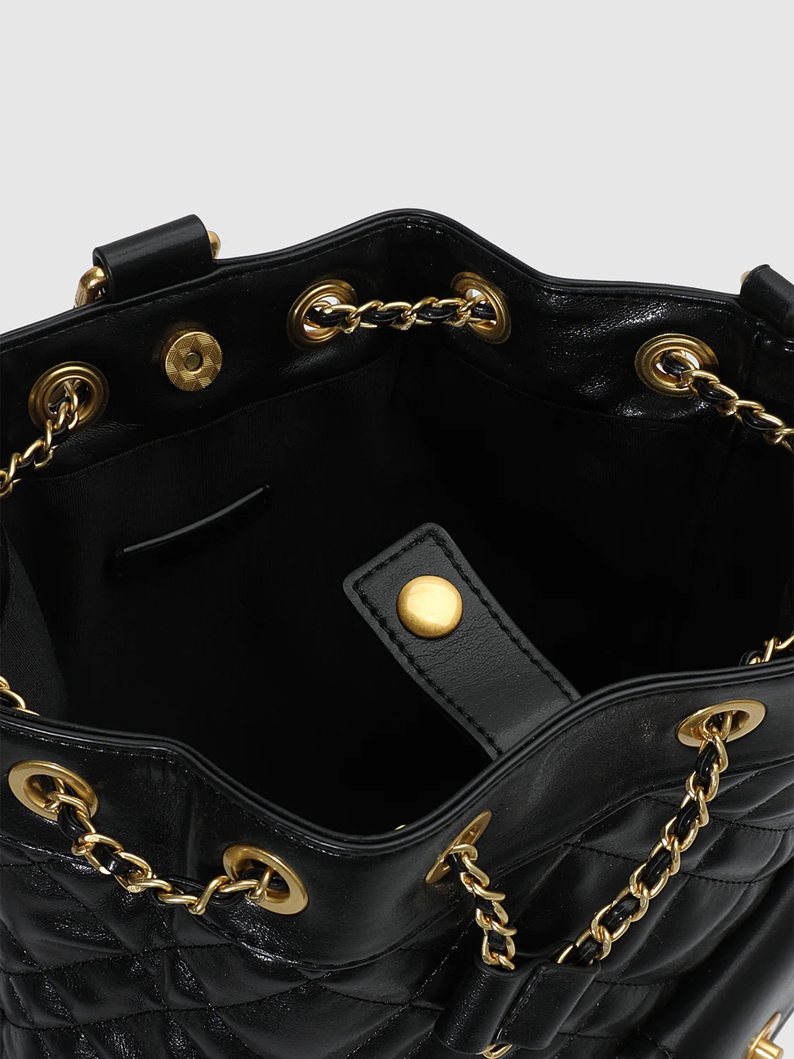 19915-faux-leather-quilted-diamond-drawstring-backpacks-6.webp Faux Leather Quilted Diamond Drawstring Backpacks