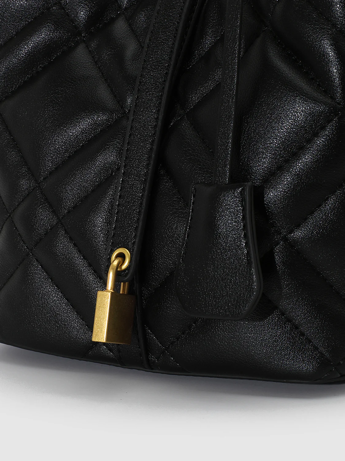 19925-diamond-handle-shoulder-bags-11.webp Diamond Handle Shoulder Bags