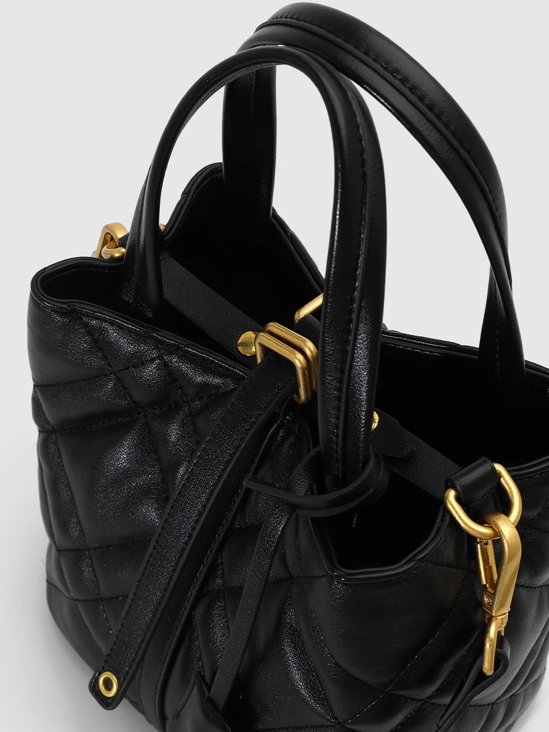19925-diamond-handle-shoulder-bags-12.webp Diamond Handle Shoulder Bags