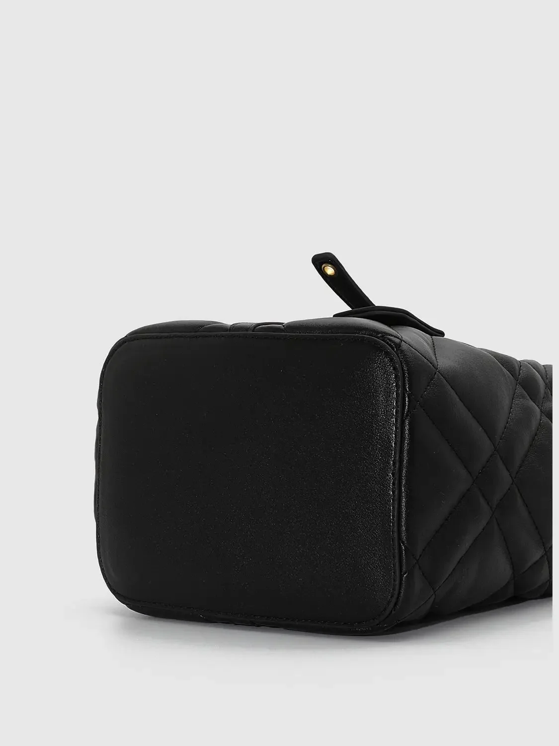 19925-diamond-handle-shoulder-bags-13.webp Diamond Handle Shoulder Bags