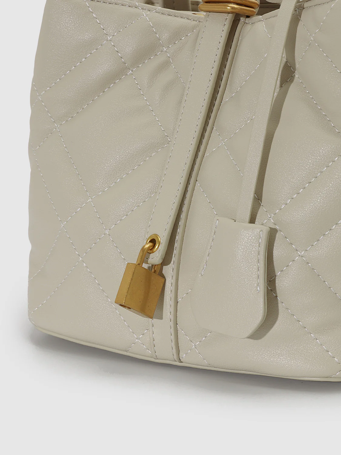 19925-diamond-handle-shoulder-bags-4.webp Diamond Handle Shoulder Bags
