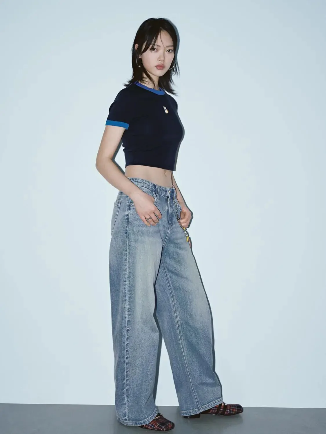 Contrast Trim Cropped Cotton Tee With Blue Trim T-Shirts