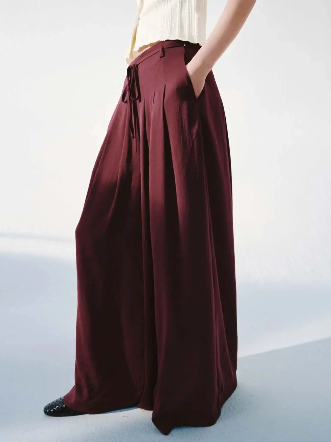 20262-string-belt-pleated-wide-leg-pants-3.webp String Belt Pleated Wide Leg Pants