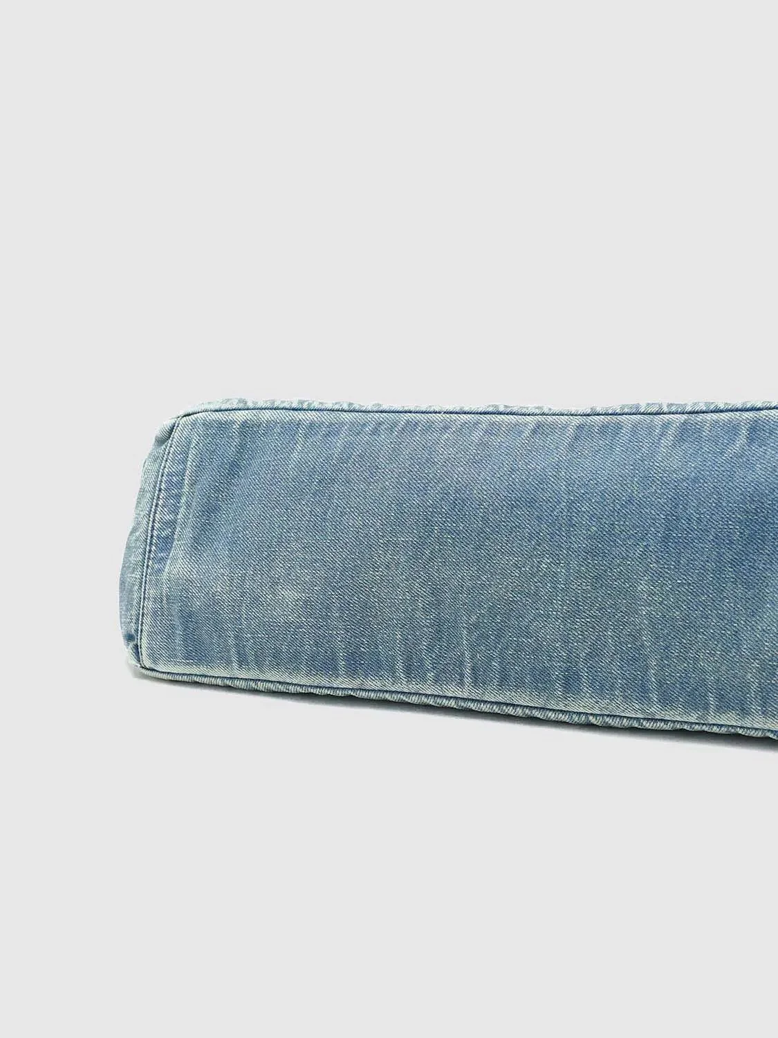 20613-oversize-chain-detail-denim-shoulder-bags-4.webp Oversize Chain Detail Denim Shoulder Bags