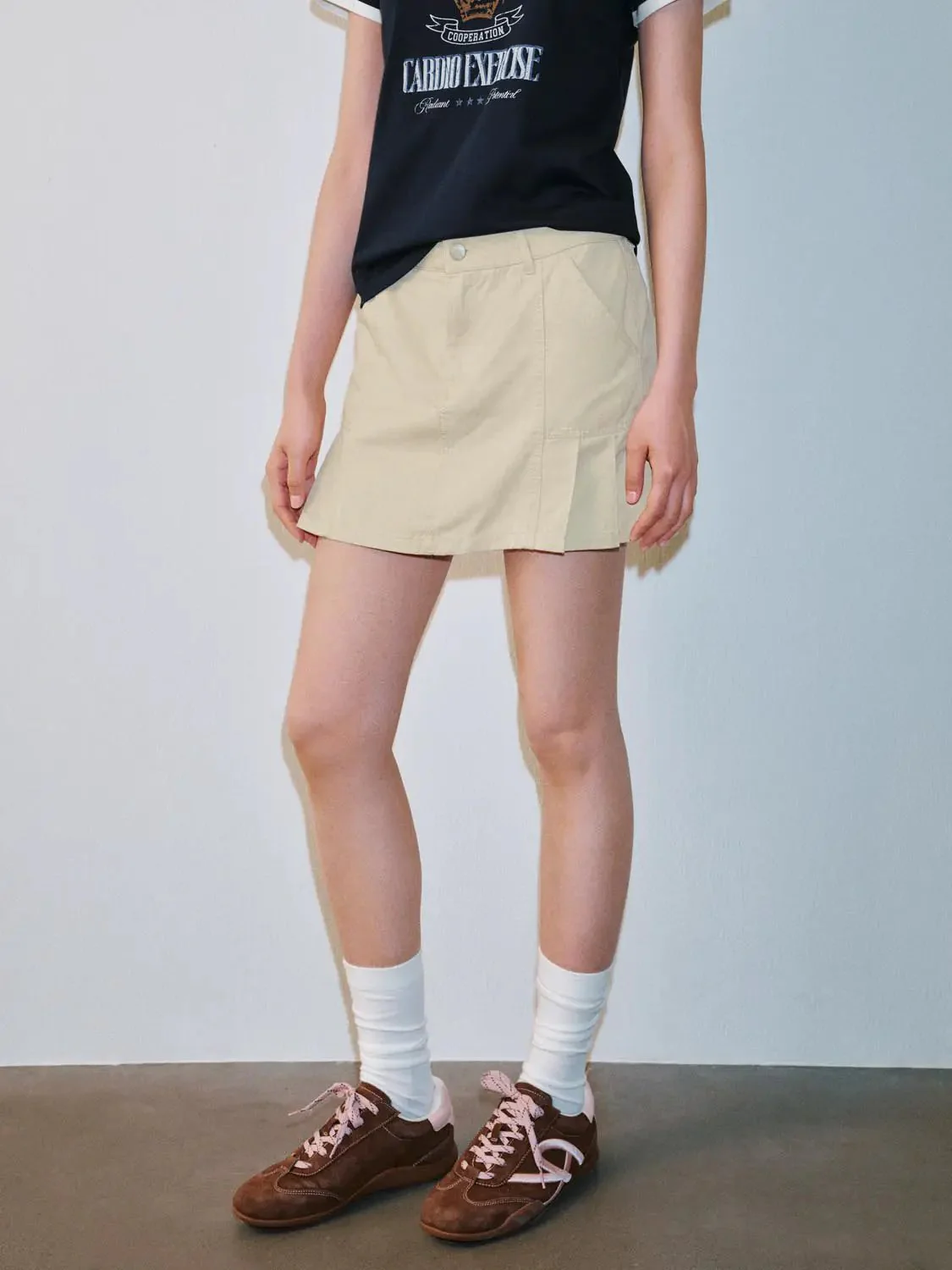 20633-pleated-detail-a-line-mini-skirts-3.webp Pleated Detail A-Line Mini Skirts