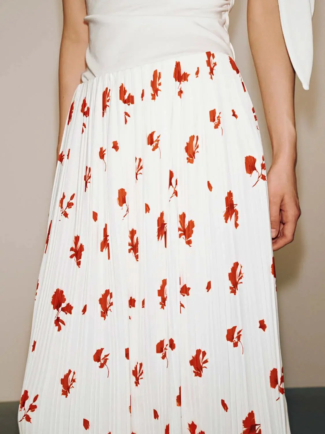 20640-printed-straight-maxi-skirts-4.webp Printed Straight Maxi Skirts