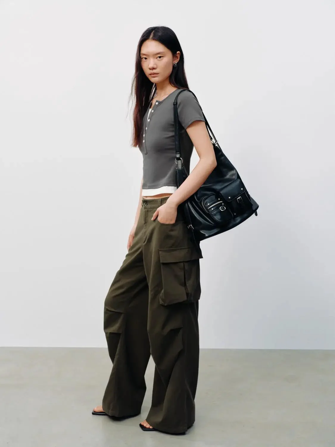 20651-flap-pocket-wide-leg-cargo-pants-7.webp Flap Pocket Wide Leg Cargo Pants