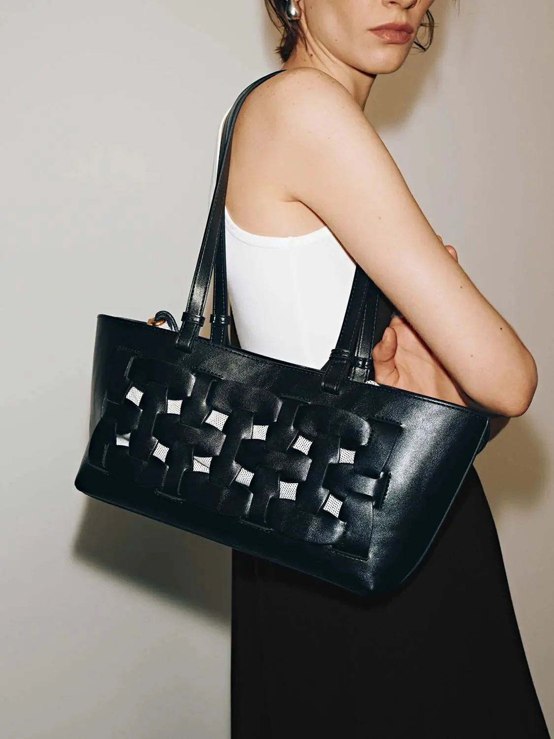 20694-faux-leather-double-layer-woven-shoulder-bags-8.webp Faux Leather Double Layer Woven Shoulder Bags