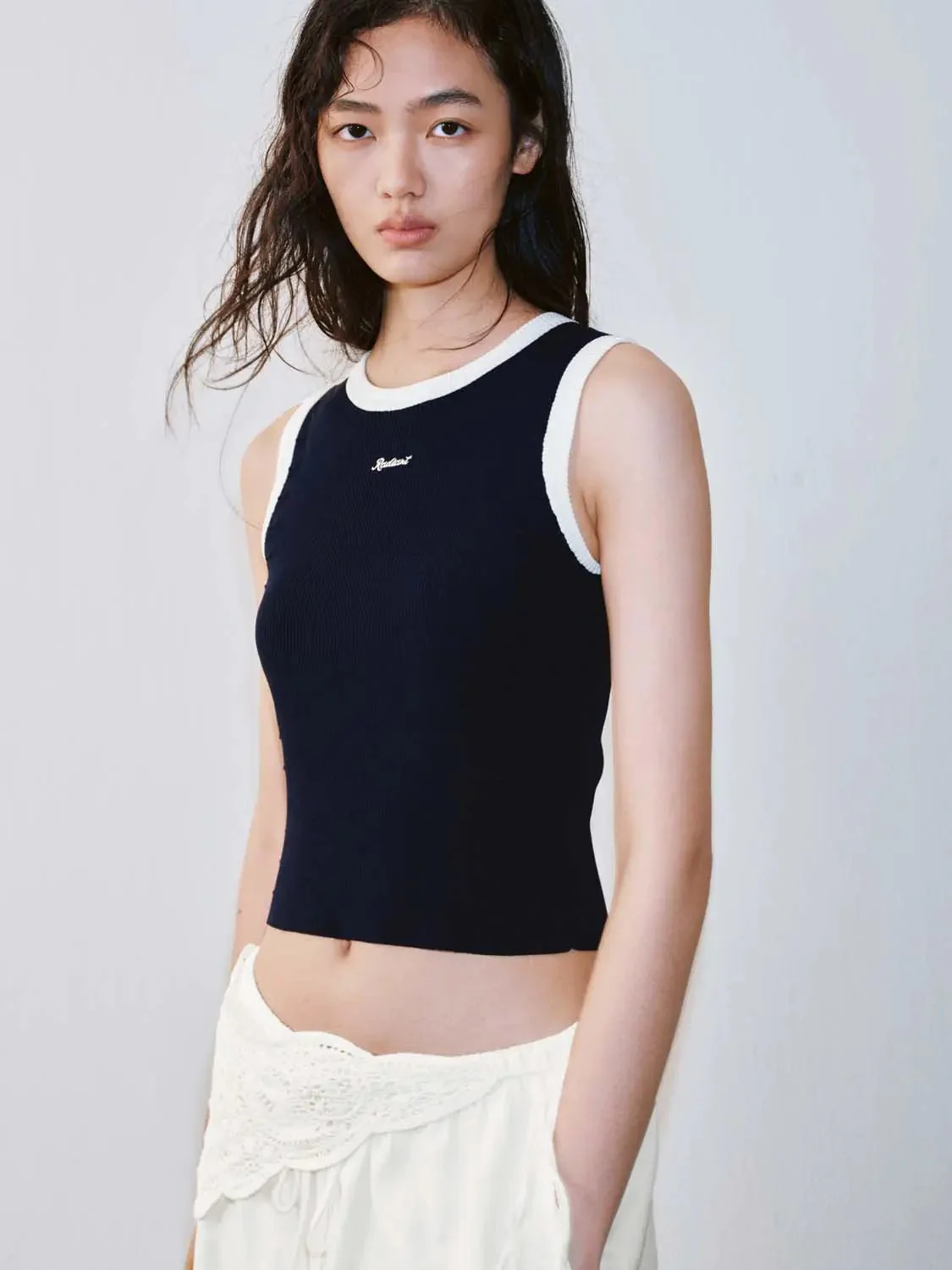 20701-contrast-trim-sleeveless-knitted-t-shirts-10.webp Contrast Trim Sleeveless Knitted T-Shirts