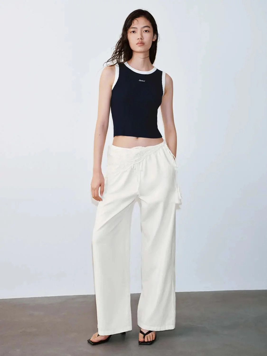 20701-contrast-trim-sleeveless-knitted-t-shirts-12.webp Contrast Trim Sleeveless Knitted T-Shirts
