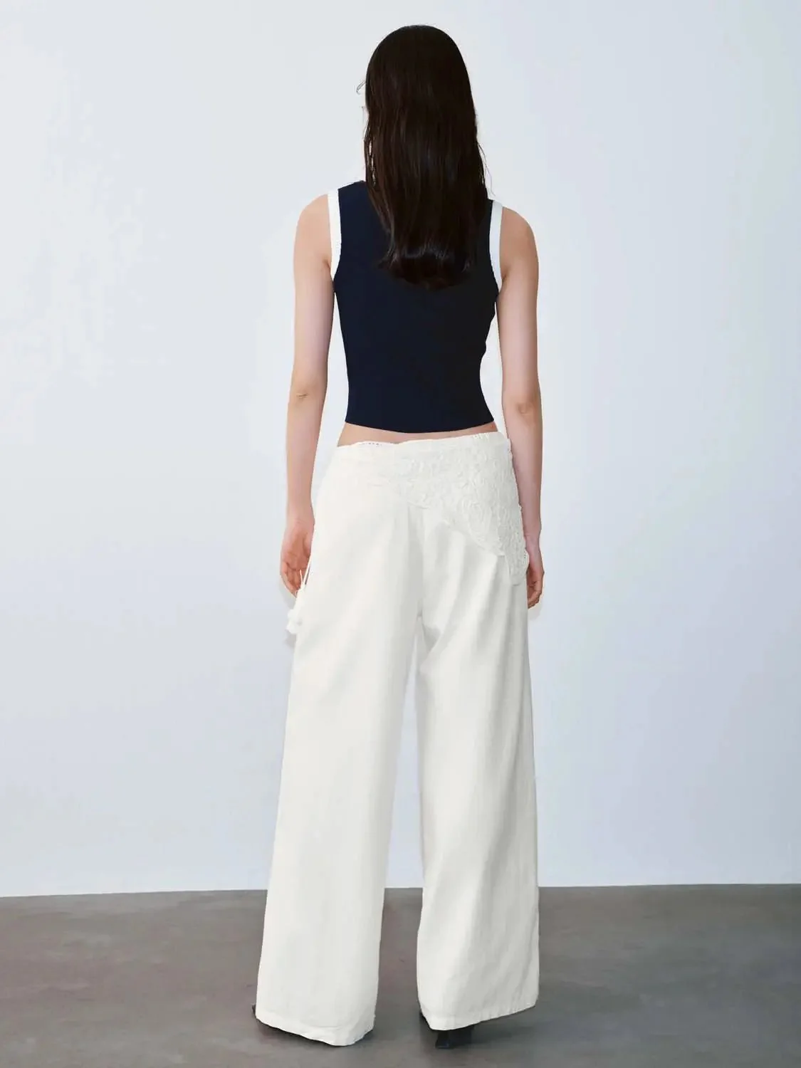 20701-contrast-trim-sleeveless-knitted-t-shirts-14.webp Contrast Trim Sleeveless Knitted T-Shirts