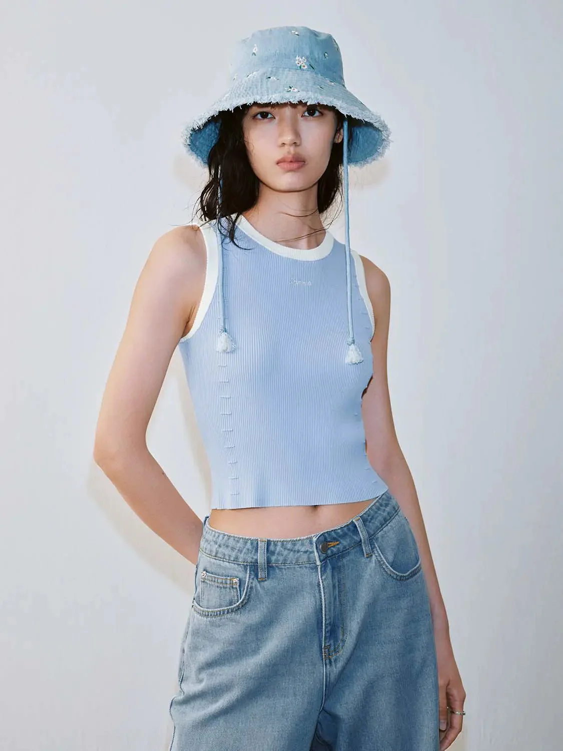 20701-contrast-trim-sleeveless-knitted-t-shirts-17.webp Contrast Trim Sleeveless Knitted T-Shirts