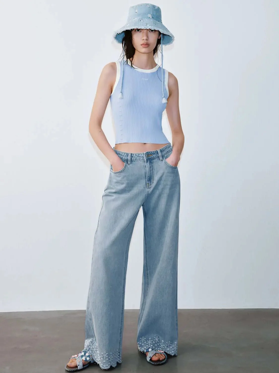 20701-contrast-trim-sleeveless-knitted-t-shirts-4.webp Contrast Trim Sleeveless Knitted T-Shirts