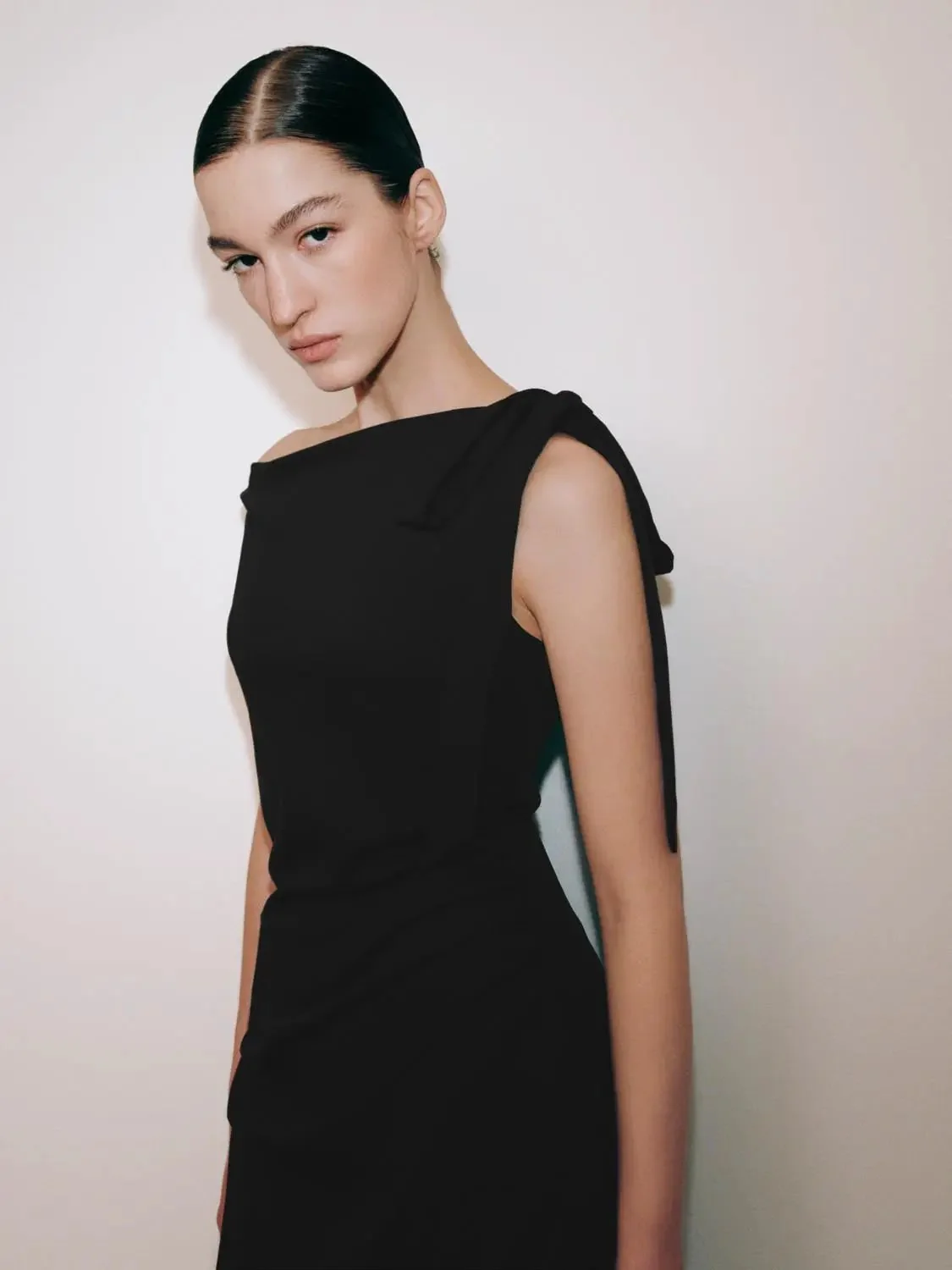 20712-elegant-cotton-ruched-sleeveless-tie-midi-dress-2.webp Elegant Cotton Ruched Sleeveless Tie Midi Dress