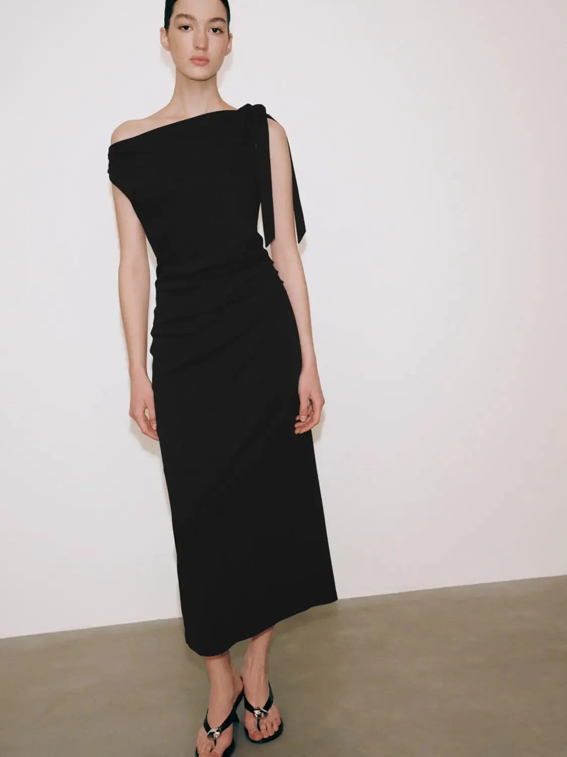 20712-elegant-cotton-ruched-sleeveless-tie-midi-dress-4.webp Elegant Cotton Ruched Sleeveless Tie Midi Dress