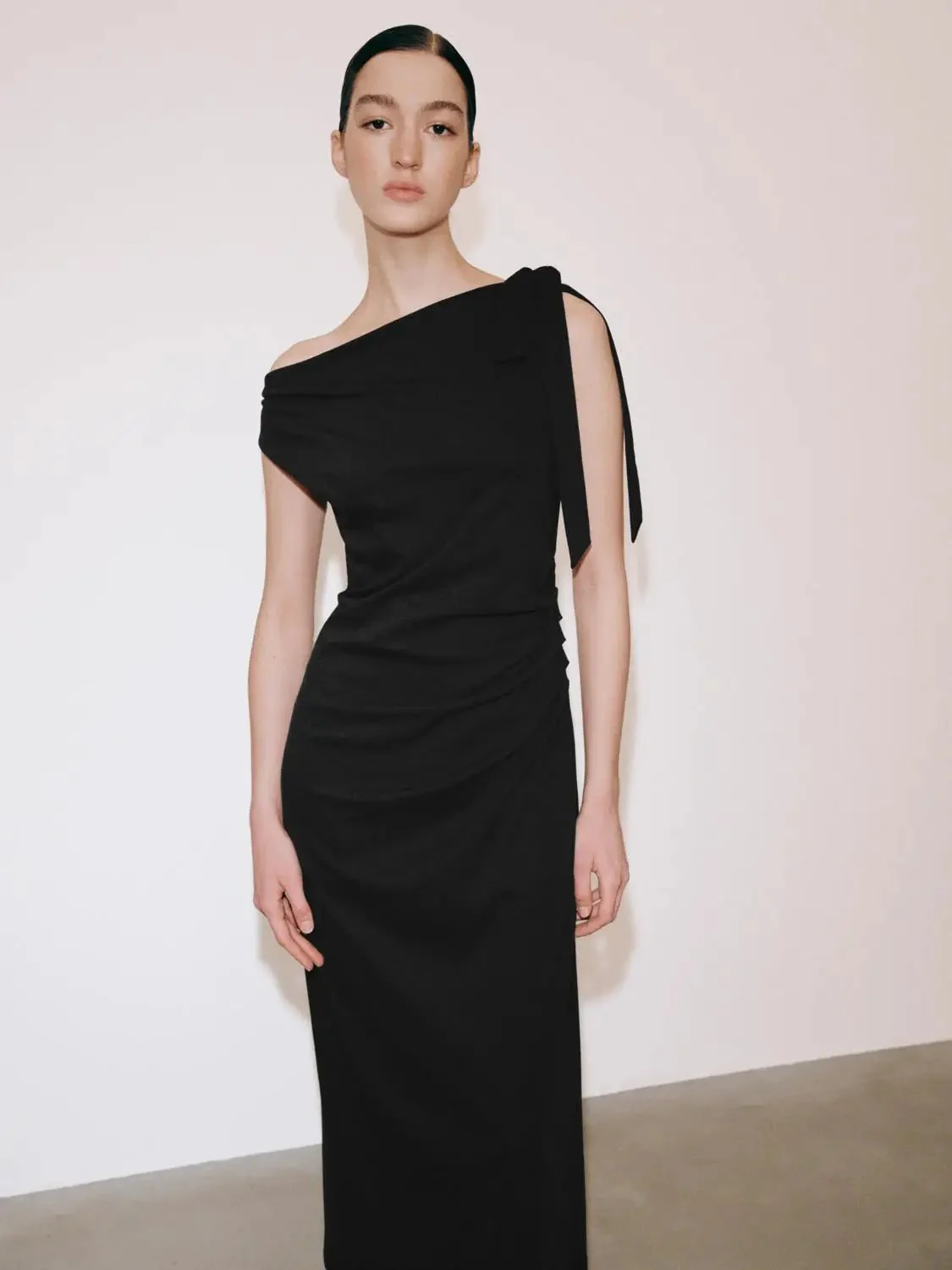 20712-elegant-cotton-ruched-sleeveless-tie-midi-dress-5.webp Elegant Cotton Ruched Sleeveless Tie Midi Dress