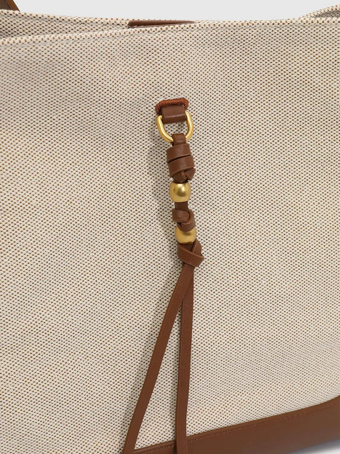 20750-contrast-belted-shoulder-bags-12.webp Contrast Belted Shoulder Bags