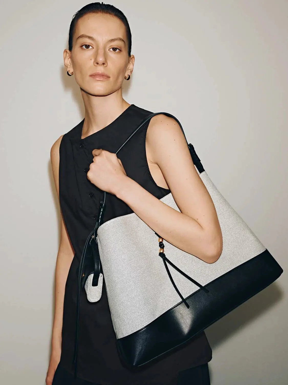 20750-contrast-belted-shoulder-bags-8.webp Contrast Belted Shoulder Bags