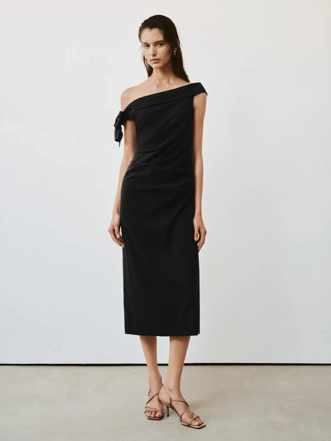 20764-viscose-linen-blend-one-shoulder-bow-ruched-midi-dresses-1.webp Viscose Linen Blend One Shoulder Bow Ruched Midi Dresses