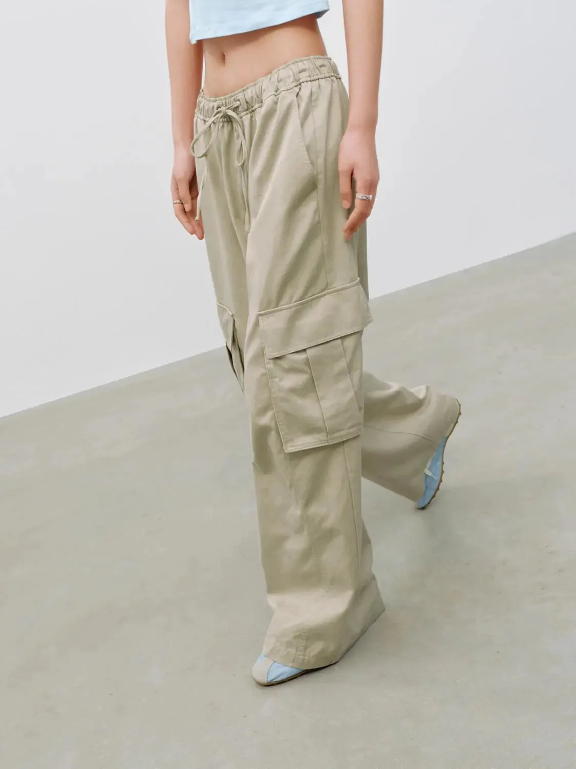 20843-flap-pocket-drawstring-wide-leg-pants-3.webp Flap Pocket Drawstring Wide Leg Pants