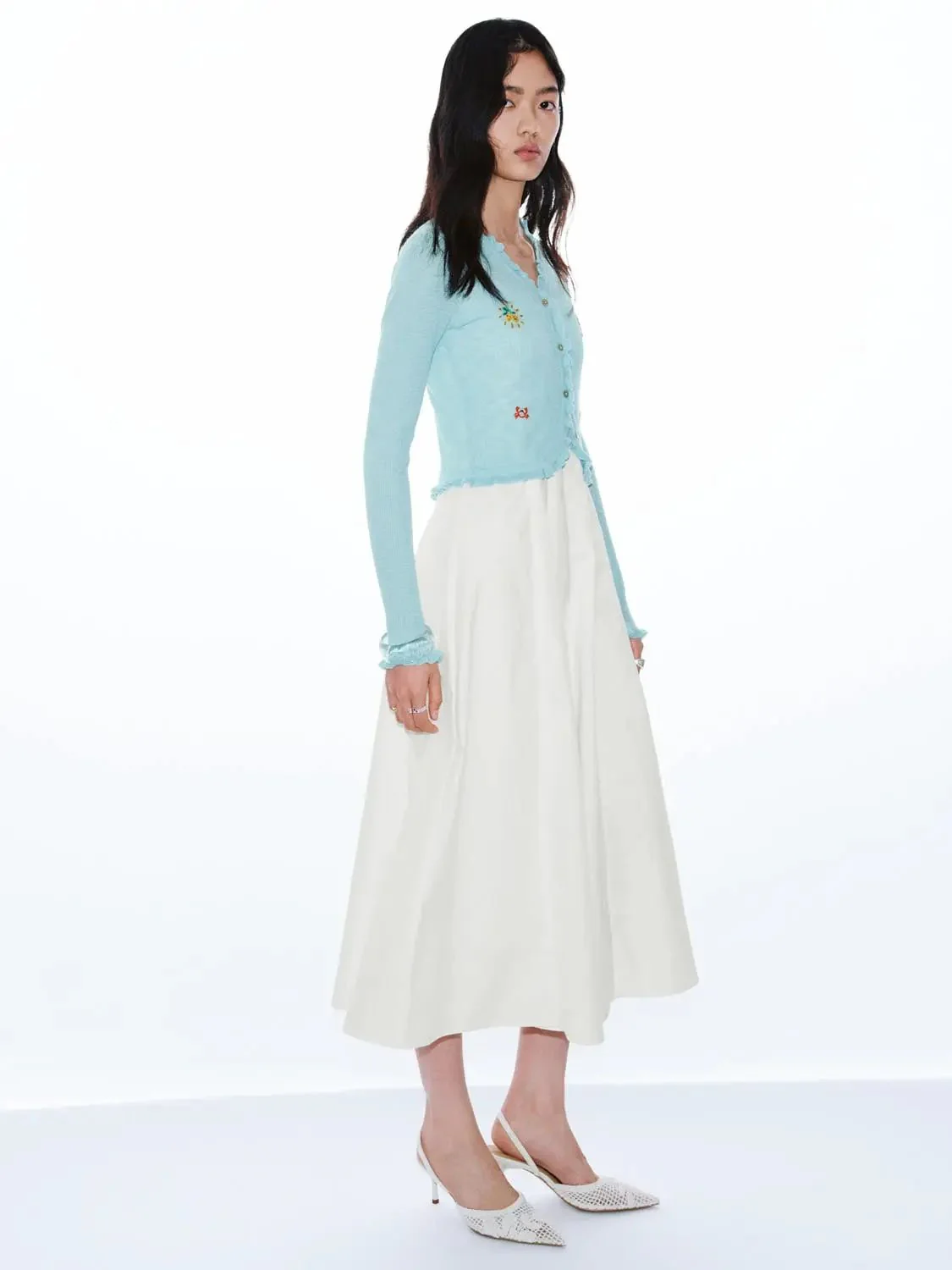 20890-viscose-blend-ruffle-trim-embroidered-v-neck-knit-cardigan-4.webp Viscose Blend Ruffle Trim Embroidered V-Neck Knit Cardigan