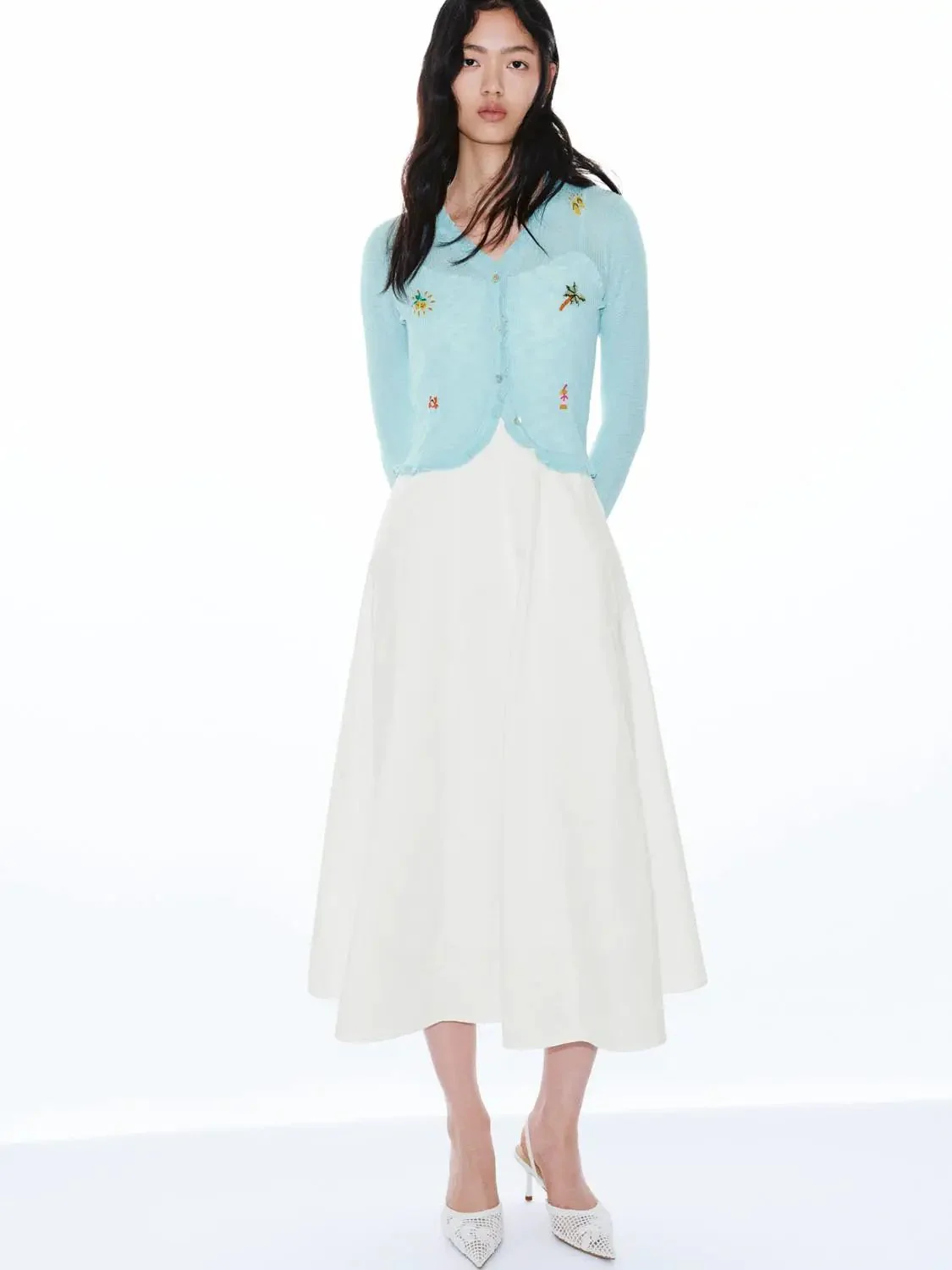 20890-viscose-blend-ruffle-trim-embroidered-v-neck-knit-cardigan-5.webp Viscose Blend Ruffle Trim Embroidered V-Neck Knit Cardigan