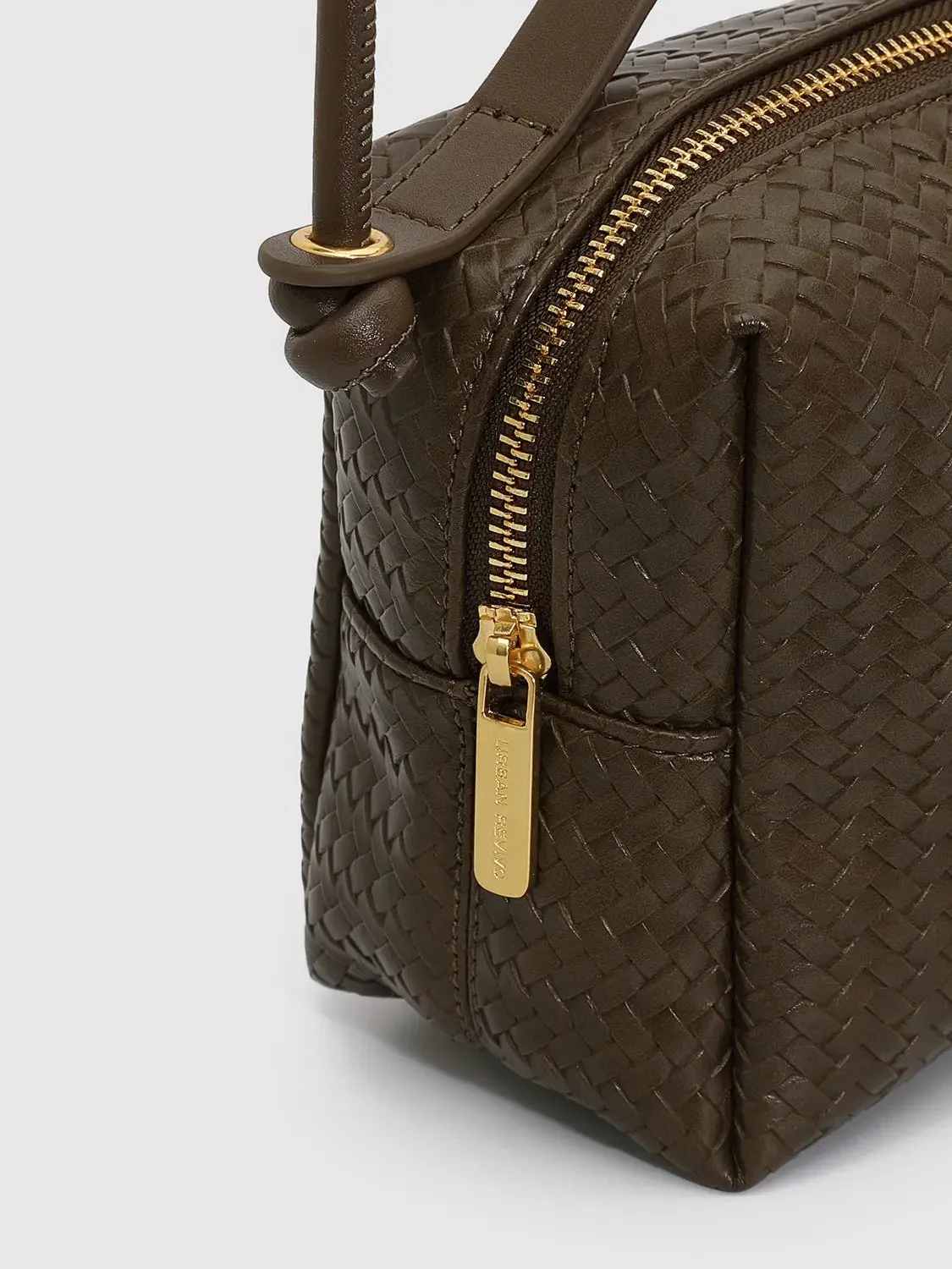 20940-faux-leather-woven-handle-shoulder-bags-4.webp Faux Leather Woven Handle Shoulder Bags