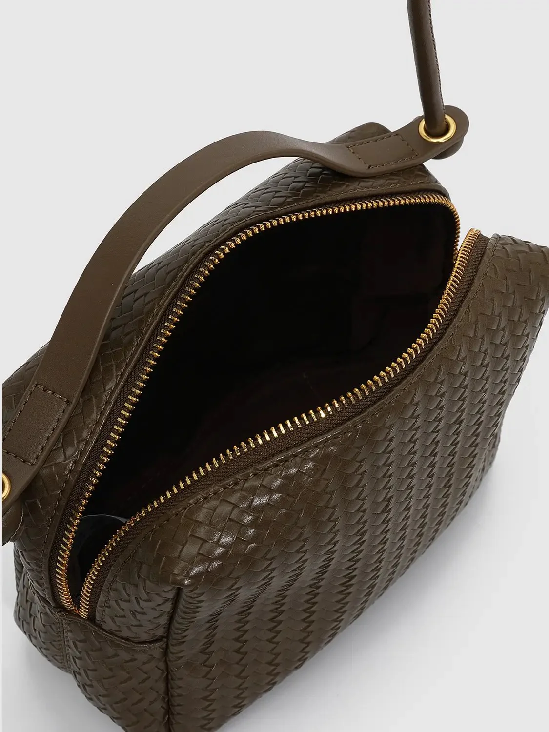 20940-faux-leather-woven-handle-shoulder-bags-5.webp Faux Leather Woven Handle Shoulder Bags